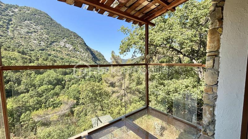 Maison en pierre - 77 m² - 3 pièces