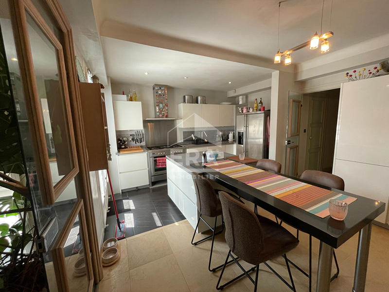 Maison - 224 m² - 7 pièces