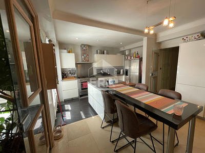 Maison - 224 m² - 7 pièces