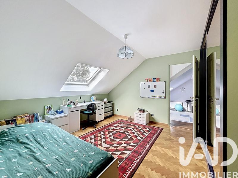 Maison - 225 m² - 8 pièces