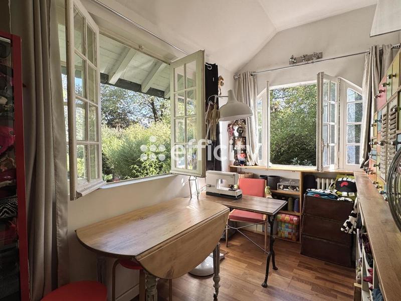 Demeure - 250 m² - 8 pièces