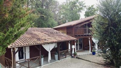 Maison - 208 m² - 11 pièces