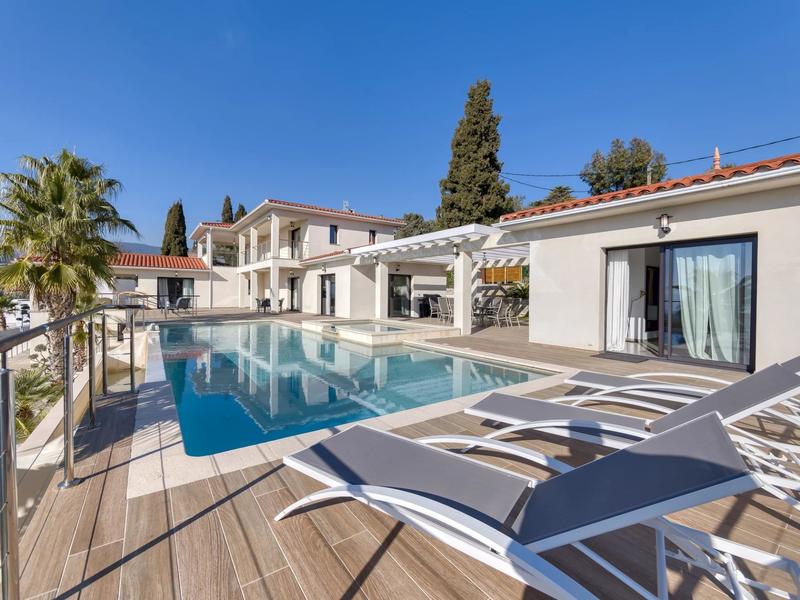 Villa - 280 m² - 7 pièces