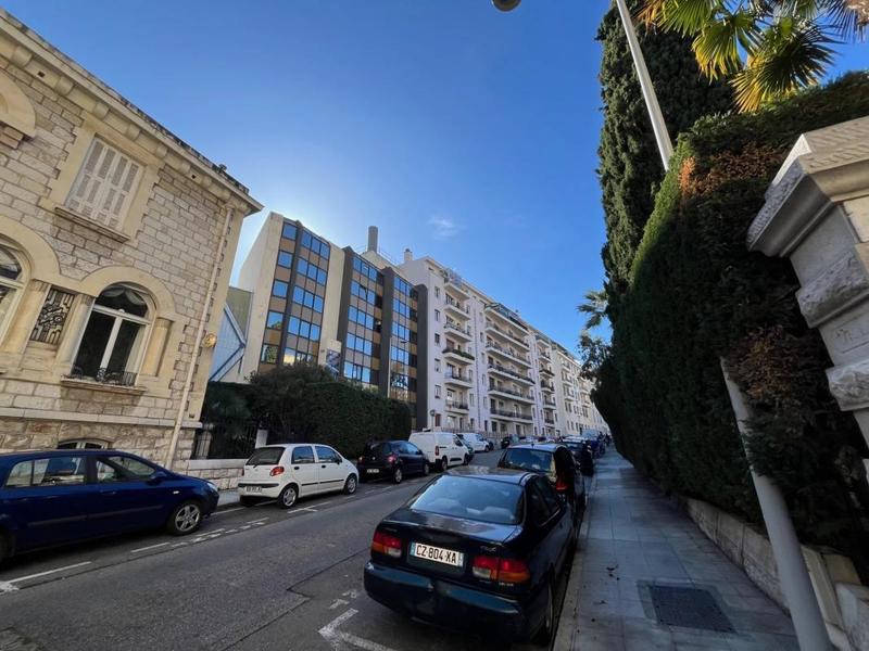 Bureau - 115 m² - 5 pièces