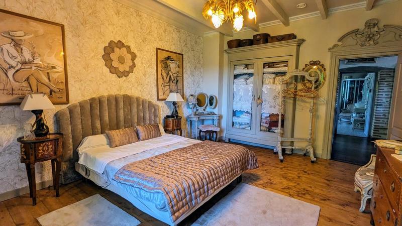 Maison - 222 m² - 6 pièces