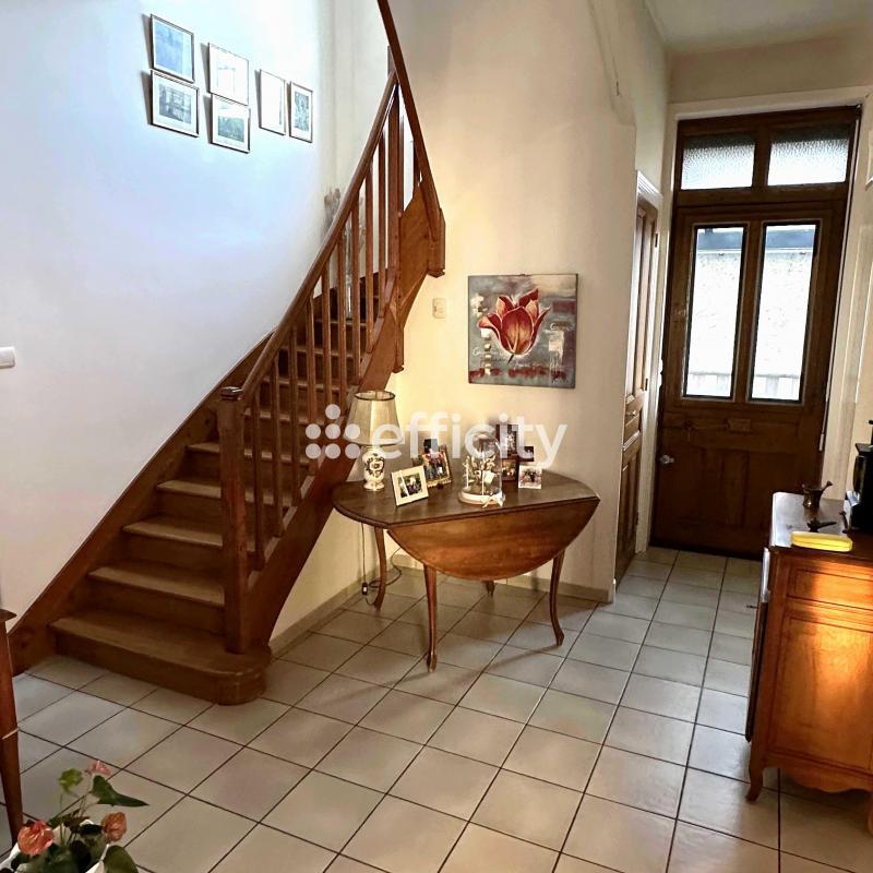 Maison - 215 m² - 8 pièces