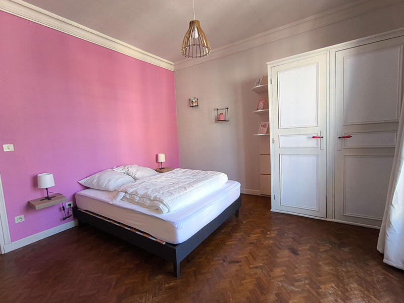 Appartement - 266 m² - 9 pièces