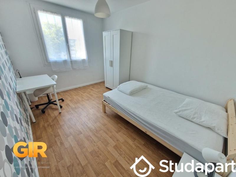 Chambre - 12 m² - 1 pièce