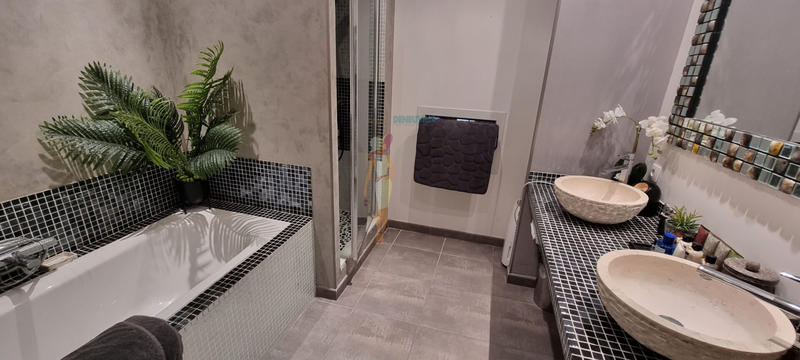 Appartement - 167 m² - 6 pièces