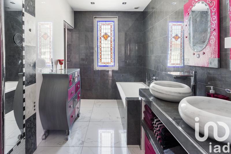 Maison - 204 m² - 8 pièces