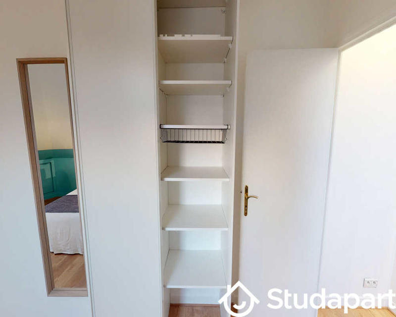 Chambre - 80 m² - 1 pièce