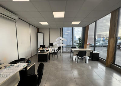 Local d'activités - 198 m²