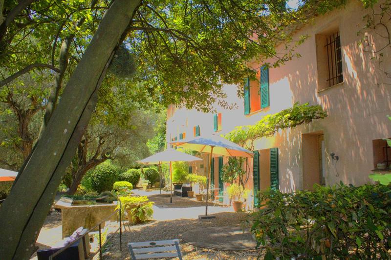 Maison - 300 m² - 12 pièces