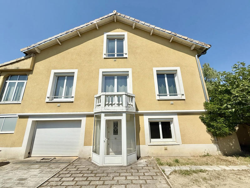 Maison - 245 m² - 8 pièces