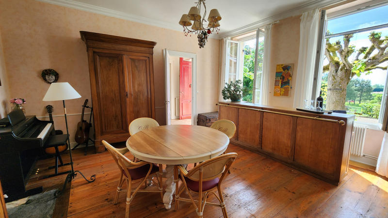 Maison - 251 m² - 8 pièces