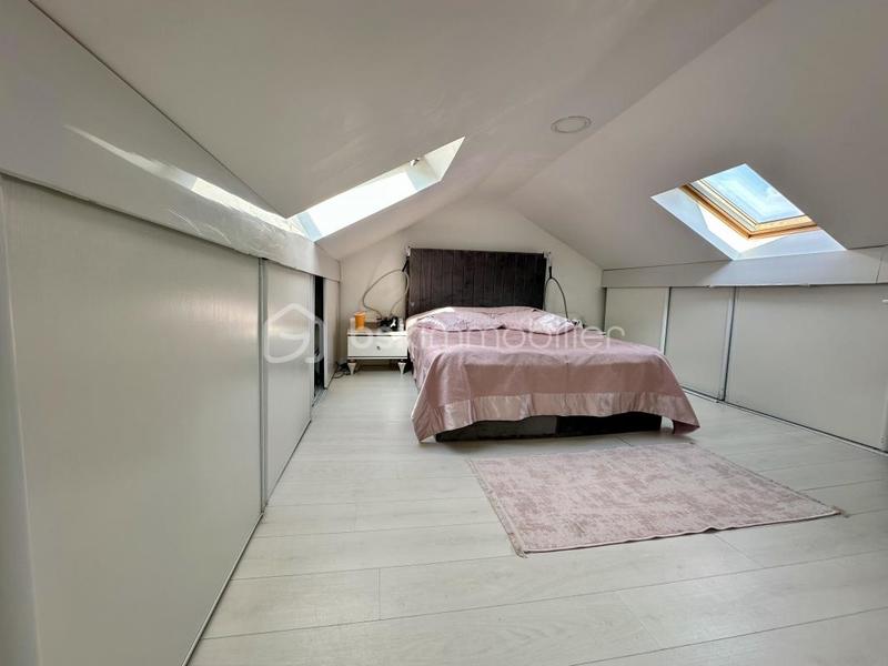 Maison - 216 m² - 14 pièces