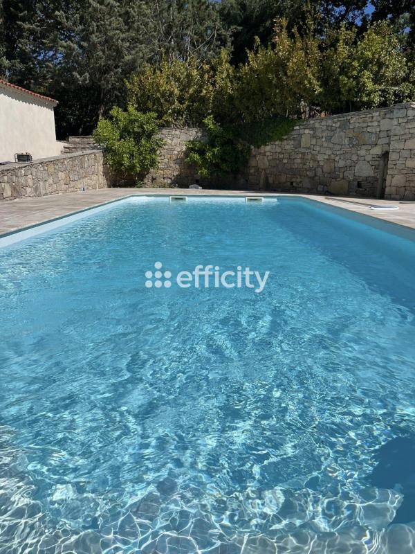 Villa - 230 m² - 9 pièces