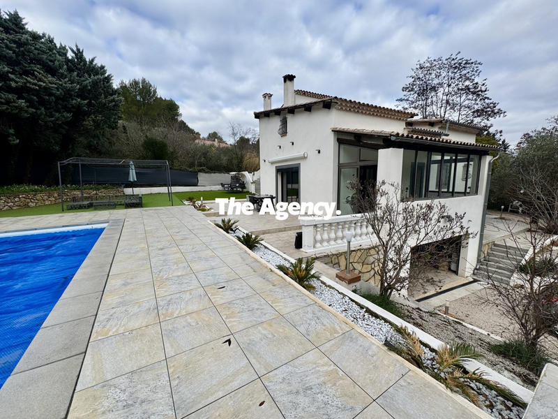 Villa - 203 m² - 9 pièces