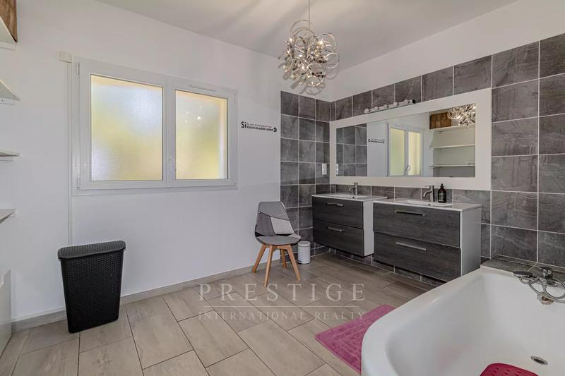 Villa - 192 m² - 7 pièces