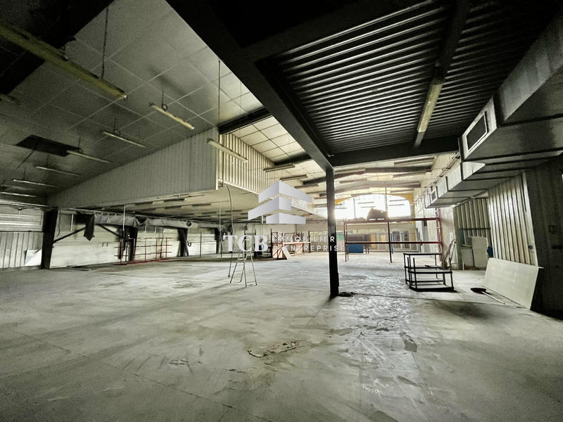 Local d'activités - 1 850 m²
