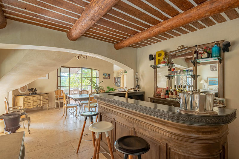 Maison - 353 m² - 8 pièces