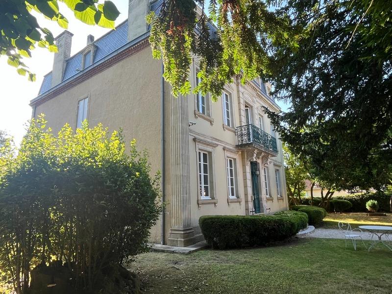 Maison de maîtres - 400 m² - 10 pièces