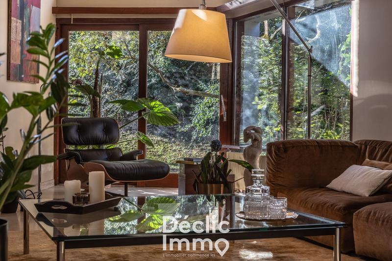 Maison - 280 m² - 8 pièces