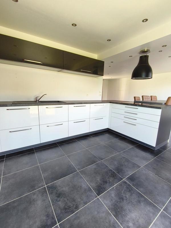 Maison - 92 m² - 5 pièces