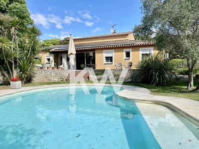 Maison - 210 m² - 7 pièces