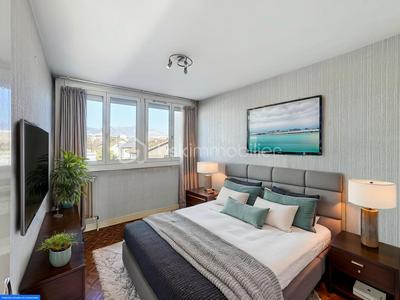 Appartement - 80 m² - 5 pièces