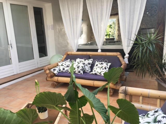 Mas - 750 m² - 20 pièces