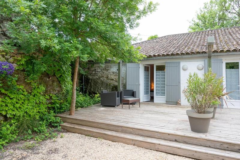 Maison - 750 m² - 16 pièces