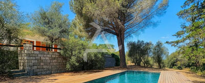 Maison - 235 m² - 7 pièces