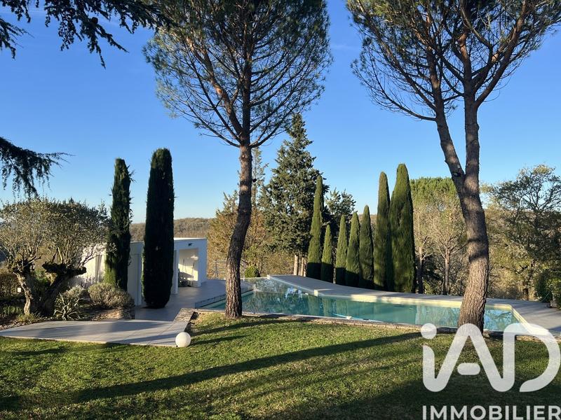 Maison - 228 m² - 8 pièces