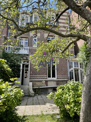 Maison - 303 m² - 12 pièces