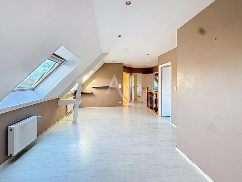 Maison - 232 m² - 8 pièces