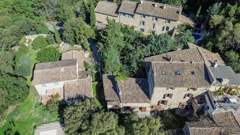 Maison - 437 m² - 12 pièces