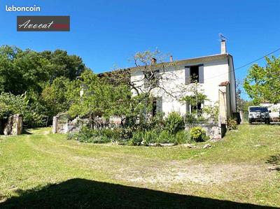 Maison - 200 m² - 5 pièces