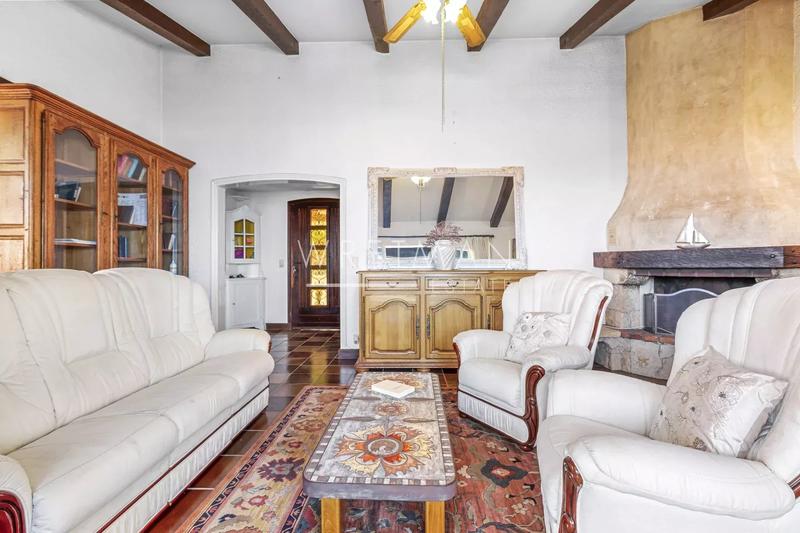 Villa - 212 m² - 6 pièces