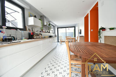 Maison - 228 m² - 8 pièces