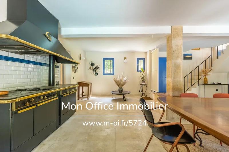 Propriété - 270 m² - 10 pièces