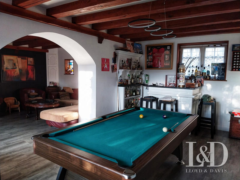 Maison - 540 m² - 14 pièces