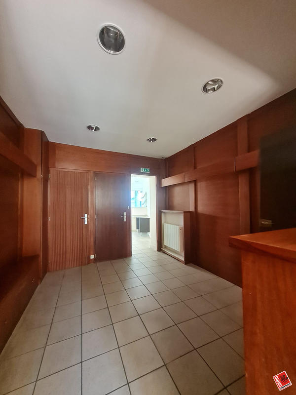 Local commercial - 75 m² - 4 pièces