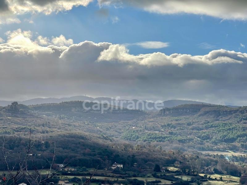 Terrain constructible - 1 800 m²