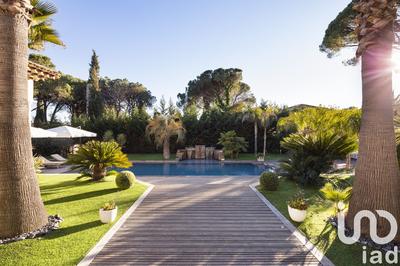 Maison - 300 m² - 8 pièces