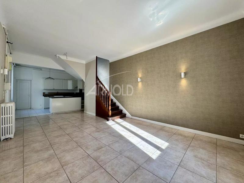 Maison - 95 m² - 5 pièces