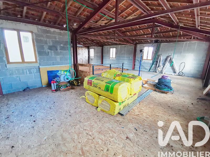 Maison - 220 m² - 2 pièces