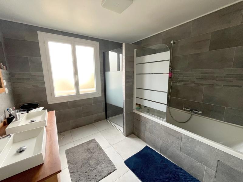 Maison traditionnelle - 102 m² - 6 pièces