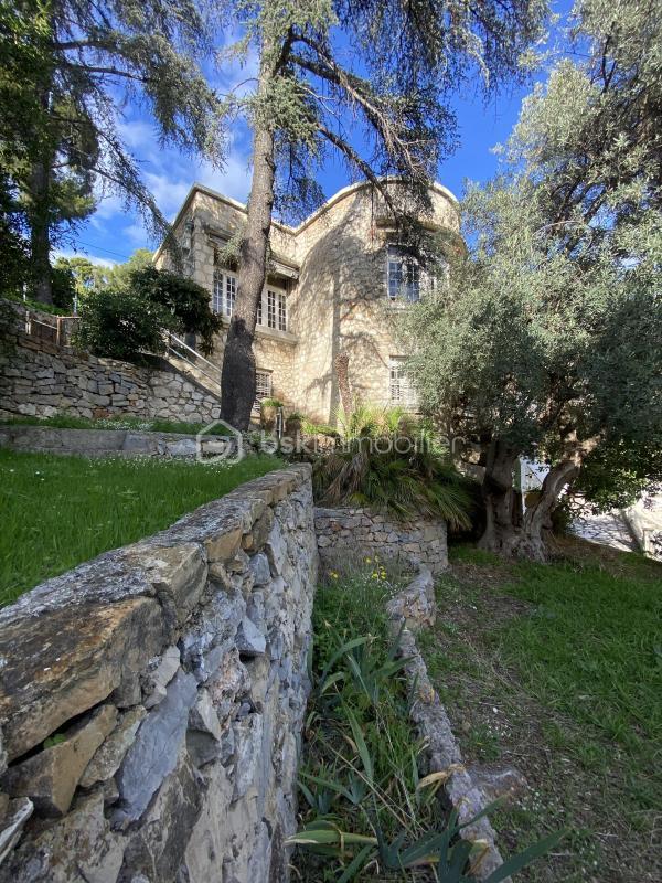 Demeure - 245 m² - 7 pièces