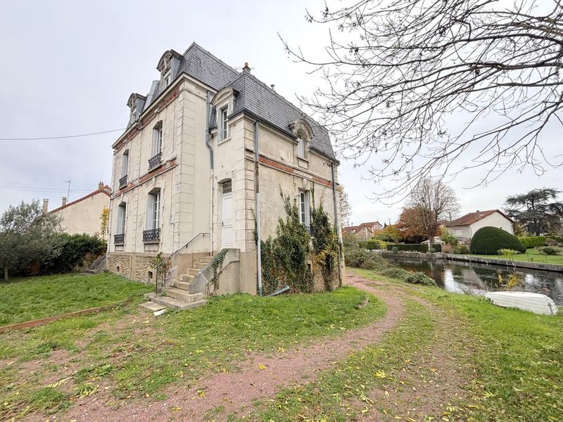 Maison - 207 m² - 7 pièces